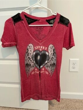 Sinful Women's Pink Red V-Neck Winged Heart Graphic Tee